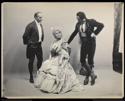 Portret van operazanger Antonio Scotti met een Onbekende Man en Vrouw op het James Hazen Hyde Bal, New York, 31 januari 1905 door Byron Company